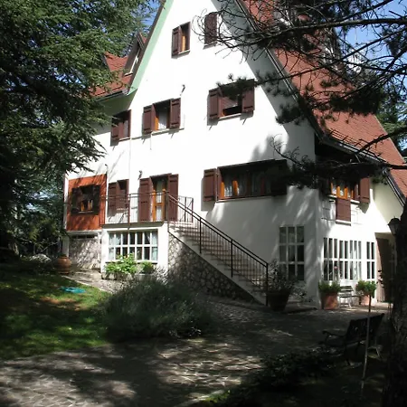 Gli Scoiattoli 3* Rocca di Mezzo